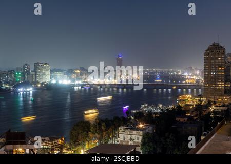 Wunderschöner Blick aus der Vogelperspektive auf den Nil, Ägypten. Stockfoto
