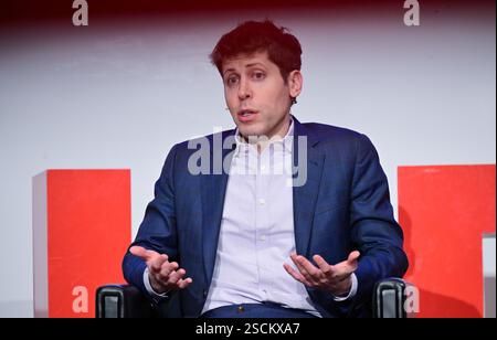 Berlin, Deutschland. Februar 2025. Sam Altman, Mitbegründer und CEO von OpenAI, spricht während einer Podiumsdiskussion über die Zukunft der künstlichen Intelligenz an der TU Berlin. Quelle: Sebastian Christoph Gollnow/dpa/Alamy Live News Stockfoto