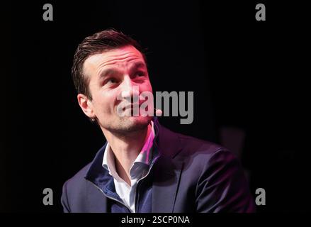 Hamburg, Deutschland. Februar 2025. Matthias Tillmann, CEO von Schalke 04, während eines Interviews auf der SPOBIS-Branchenkonferenz im Congress Center Hamburg (CCH). Quelle: Christian Charisius/dpa/Alamy Live News Stockfoto