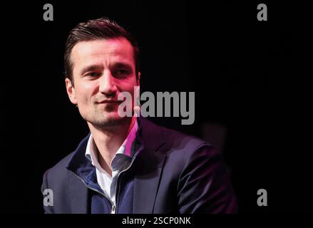 Hamburg, Deutschland. Februar 2025. Matthias Tillmann, CEO von Schalke 04, während eines Interviews auf der SPOBIS-Branchenkonferenz im Congress Center Hamburg (CCH). Quelle: Christian Charisius/dpa/Alamy Live News Stockfoto