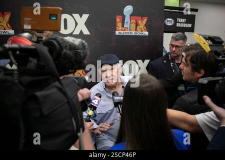 New Orleans, Louisiana, USA. Februar 2025. Terry Bradshaw spricht während des Fox Sports Media Day vor dem NFL Super Bowl LIX mit den Medien Stockfoto