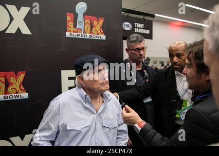 New Orleans, Louisiana, USA. Februar 2025. Terry Bradshaw spricht während des Fox Sports Media Day vor dem NFL Super Bowl LIX mit den Medien Stockfoto