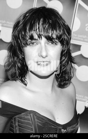 SIAN EVANS, MUSIC AWARDS, 2002: Sian Evans von der Band Kosheen bei den Dance Awards an der Coal Exchange in Cardiff am 7. Dezember 2002. Foto: Rob Watkins. INFO: Kosheen ist eine britische Musikgruppe, die 1999 in Bristol gegründet wurde. Bekannt für die Mischung von Drum und Bass mit Rock- und Pop-Einflüssen, erlangten sie mit Hits wie „Hide U“ und „Catch“ und ihrem gefeierten Debütalbum „Resistst“ Bekanntheit. Stockfoto