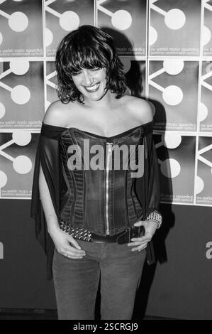 SIAN EVANS, MUSIC AWARDS, 2002: Sian Evans von der Band Kosheen bei den Dance Awards an der Coal Exchange in Cardiff am 7. Dezember 2002. Foto: Rob Watkins. INFO: Kosheen ist eine britische Musikgruppe, die 1999 in Bristol gegründet wurde. Bekannt für die Mischung von Drum und Bass mit Rock- und Pop-Einflüssen, erlangten sie mit Hits wie „Hide U“ und „Catch“ und ihrem gefeierten Debütalbum „Resistst“ Bekanntheit. Stockfoto