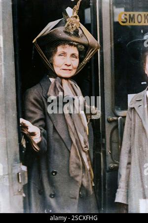 Mrs. Pankhurst in der Tür, 1913. (Farbiger Schwarzweiß-Druck). Stockfoto