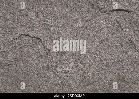 Abstrakte Textur aus grauem Naturstein. Nahaufnahme-Foto, geeignet für Hintergrund und Kopierraum für Grafikdesign. Stockfoto
