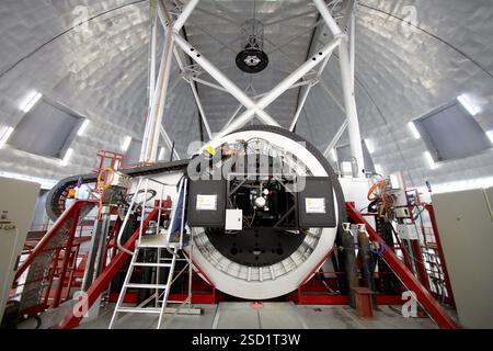 Das Gran Telescopio CANARIAS GTC, Roque de los Muchachos Observatory, La Palma, Kanarische Inseln, Spanien das Gran Telescopio CANARIAS GTC ist ein 10,4 Meter langes primäres Spiegelteleskop, das die modernste Technologie einbaut und eines der fortschrittlichsten Teleskope der Welt und das größte der optisch-infraroten INSTRUMENTE ist: OSIRIS, sichtbares Licht und Infrarotlicht der Hauptspiegel von GTC¥, der dünne Spiegeltechnologie verwendet, um das Gewicht niedrig zu halten, besteht aus 36 sechseckigen Segmenten, die zusammen eine Lichtauffangfläche von 75 7 m2 haben, entsprechend Stockfoto