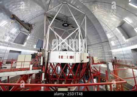 Das Gran Telescopio CANARIAS GTC, Roque de los Muchachos Observatory, La Palma, Kanarische Inseln, Spanien das Gran Telescopio CANARIAS GTC ist ein 10,4 Meter langes primäres Spiegelteleskop, das die modernste Technologie einbaut und eines der fortschrittlichsten Teleskope der Welt und das größte der optisch-infraroten INSTRUMENTE ist: OSIRIS, sichtbares Licht und Infrarotlicht der Hauptspiegel von GTC¥, der dünne Spiegeltechnologie verwendet, um das Gewicht niedrig zu halten, besteht aus 36 sechseckigen Segmenten, die zusammen eine Lichtauffangfläche von 75 7 m2 haben, entsprechend Stockfoto