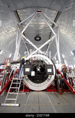 Das Gran Telescopio CANARIAS GTC, Roque de los Muchachos Observatory, La Palma, Kanarische Inseln, Spanien das Gran Telescopio CANARIAS GTC ist ein 10,4 Meter langes primäres Spiegelteleskop, das die modernste Technologie einbaut und eines der fortschrittlichsten Teleskope der Welt und das größte der optisch-infraroten INSTRUMENTE ist: OSIRIS, sichtbares Licht und Infrarotlicht der Hauptspiegel von GTC¥, der dünne Spiegeltechnologie verwendet, um das Gewicht niedrig zu halten, besteht aus 36 sechseckigen Segmenten, die zusammen eine Lichtauffangfläche von 75 7 m2 haben, entsprechend Stockfoto