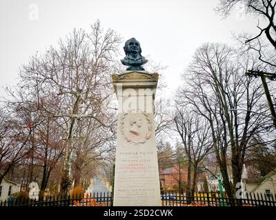 New Rochelle, USA. Februar 2025. Eine Büste des amerikanischen Gründers Thomas Paine in New Rochelle, New York, USA. Quelle: Stu Gray/Alamy Live News. Stockfoto