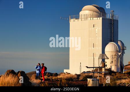 GREGOR, ¥ Observatorio del Teide, OT, Astronomisches Observatorium, Nationalpark Las CaÒadas del Teide, Teneriffa, Kanarische Inseln, Spanien GREGOR ist das neue 1 5 m lange Sonnenteleskop, das derzeit auf Teneriffa, Spanien, vom deutschen Konsortium des Kiepenheuer-Instituts f¸r Sonnenphysik, dem Leibniz-Institut für Astrophysik Potsdam, dem Institut f¸r Astrophysik Gttingen, montiert wird. das Max-Planck-Institut f¸r Sonnensystemforschung und weitere internationale Partner das Teleskop ist für hochpräzise Messungen des Magnetfeldes und der Gasbewegung in der Photosphäre konzipiert Stockfoto