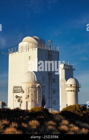 GREGOR, ¥ Observatorio del Teide, OT, Astronomisches Observatorium, Nationalpark Las CaÒadas del Teide, Teneriffa, Kanarische Inseln, Spanien GREGOR ist das neue 1 5 m lange Sonnenteleskop, das derzeit auf Teneriffa, Spanien, vom deutschen Konsortium des Kiepenheuer-Instituts f¸r Sonnenphysik, dem Leibniz-Institut für Astrophysik Potsdam, dem Institut f¸r Astrophysik Gttingen, montiert wird. das Max-Planck-Institut f¸r Sonnensystemforschung und weitere internationale Partner das Teleskop ist für hochpräzise Messungen des Magnetfeldes und der Gasbewegung in der Photosphäre konzipiert Stockfoto