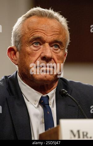 Das Finanzkomitee des Senats hält eine Anhörung ab, um die Ernennung von Robert F. Kennedy Jr. zum Minister für Gesundheit und menschliche Dienste zu prüfen. Stockfoto