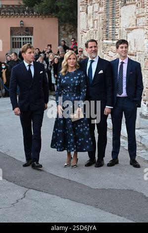 Königliche Hochzeit von Prinz Nikolaos von Griechenland und Chrysi Vardinogianni in Athen Kronprinz Pavlos von Griechenland, Kronprinzessin Marie-Chantal von Griechenland, Prinz Konstantin-Alexios und Prinz Aristides-Stavros treffen in der Kirche Agios Nikolaos Ragavas im Stadtteil Plaka in Athen ein, um Prinz Nikolaos von Griechenland mit Chrysi Vardinogianni zu heiraten. Athen Griechenland Copyright: XNicolasxKoutsokostasxNicolasxKoutsokostasx DSC 202502070312 Stockfoto