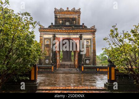 Der riesige Stelapavillon im Tu Doc Mausoleum, Hue, Vietnam, Montag, 4. November, 2024. Foto: David Rowland / One-Image.com Stockfoto