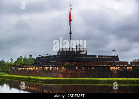 Der Flaggenturm, Imperial City, Hue, Vietnam, Montag, November 2024. Foto: David Rowland / One-Image.com Stockfoto