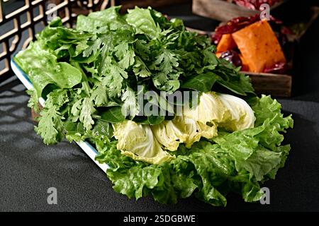 Frischer heißer Topf Zutaten Gemüseplatte Stockfoto