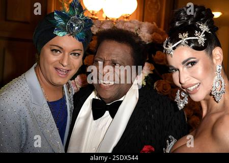 Julian F. M. Stoeckel, Roberto Blanco und Micaela Schaefer beim Semper Opernball am 07.02.2025 in Dresden Semper Opernball 2025 in Dresden *** Julian F M Stoeckel, Roberto Blanco und Micaela Schaefer beim Semperoper Ball am 07 02 2025 in Dresden Semperoper Ball 2025 in Dresden Stockfoto