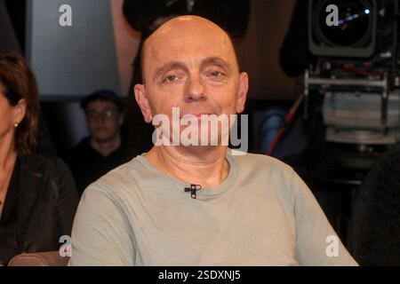 Bernhard Hoecker deutscher Schauspieler, Komiker und Moderator zu Gast in der NDR Talkshow aus dem NDR 3 Studio am 07.Februar 2025 in Hamburg HH Deutschland *** Bernhard Hoecker deutscher Schauspieler, Komiker und Moderator als Gast in der NDR Talkshow aus dem NDR 3 Studio am 07.Februar 2025 in Hamburg HH Deutschland Stockfoto