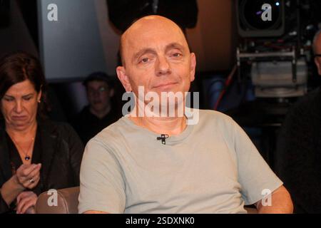 Bernhard Hoecker deutscher Schauspieler, Komiker und Moderator zu Gast in der NDR Talkshow aus dem NDR 3 Studio am 07.Februar 2025 in Hamburg HH Deutschland *** Bernhard Hoecker deutscher Schauspieler, Komiker und Moderator als Gast in der NDR Talkshow aus dem NDR 3 Studio am 07.Februar 2025 in Hamburg HH Deutschland Stockfoto