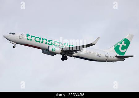 Die Boeing 737-8JP B738 der Fluglinie Transavia HV / TRA, Betreiber Transavia France, mit der Registrierung F-HTVY MSN: 39021 gestartet vom Flughafen Paris Orly Airport LFPO/ORY. Orly DÃ partement Val-de-Marne Frankreich *** die Boeing 737 8JP B738 der Fluggesellschaft Transavia HV TRA , Betreiber Transavia France, mit der Registrierung F HTVY MSN 39021 startet vom Flughafen Paris Orly LFPO ORY Orly DÃ partement Val de Marne Frankreich Stockfoto