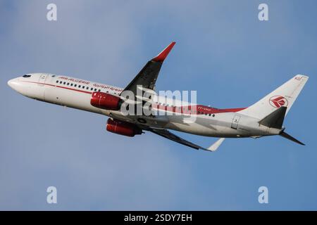 Die Boeing 737-8D6 B738 der Fluglinie Air Algerie AH / DAH mit der Registrierung 7T-VKD MSN: 40858 gestartet vom Flughafen Paris Orly Airport LFPO/ORY. Orly DÃ Partement Val-de-Marne Frankreich *** die Boeing 737 8D6 B738 der Fluggesellschaft Air Algerie AH mit der Registrierung 7T VKD MSN 40858 startet vom Flughafen Paris Orly LFPO ORY Orly DÃ Partement Val de Marne Frankreich Stockfoto