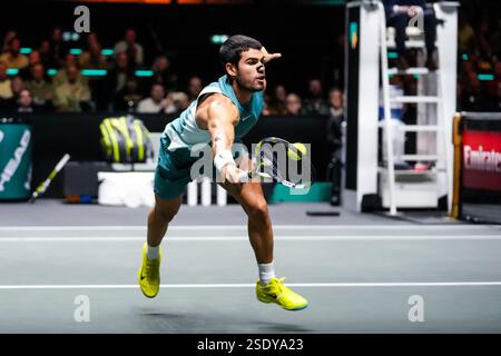 Rotterdam - Carlos Alcaraz während des ABN AMRO Open Spiels zwischen Carlos Alcaraz und Pedro Martinez . Das Spiel findet am fünften Tag der 52. Ausgabe der ABN AMRO Open in Ahoy am 7. Februar 2025 in Rotterdam, Niederlande, statt. (VK Sportphoto/Danny de Groot) Stockfoto