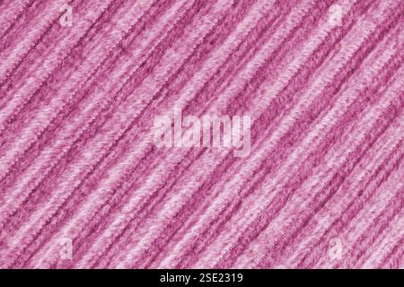 Ridge-Makrostruktur aus Velours Cordrosa Tuch. Großer gerippter, diagonaler grober Webstoff aus Samt, gestreifte Polsterung Textur Stoff Hintergrund, Pelz Stockfoto