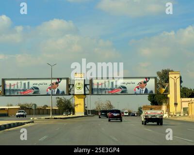 Kairo, Ägypten, 1. Februar 2025: Banner mit El Sisi Foto des Präsidenten der Arabischen Republik Ägypten, mit dem Foto der neuen ägyptischen Immobilien von Bu Stockfoto