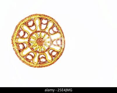 Vintage Retro Hot Pad Untersetzer aus gewebtem Rattan Rattan Raffia Boho aus 1960er oder 1970er Jahren zum Aufstellen von heißen Töpfen zum Schutz von Küchentisch oder Arbeitsplatte. Stockfoto