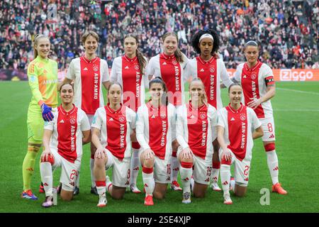 Amsterdam, Niederlande. Februar 2025. AMSTERDAM, 08.02.2025, Johan Cruijff Arena, Azerion Eredivisie vrouwen, Ajax - Feyenoord (Frauen), Saison 2024/2025, während des Spiels Ajax - Feyenoord (Frauen), Team ajax Credit: Pro Shots/Alamy Live News Stockfoto