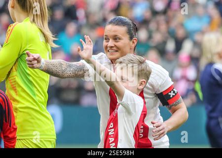 Amsterdam, Niederlande. Februar 2025. AMSTERDAM, NIEDERLANDE - 8. FEBRUAR: Sherida Spitse von Ajax punktet während eines niederländischen Azerion Women's Eredivisie Matches zwischen Ajax und Feyenoord in der Johan Cruijff Arena am 8. Februar 2025 in Amsterdam. (Foto von Leiting Gao/Orange Pictures) Credit: Orange Pics BV/Alamy Live News Stockfoto