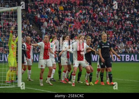 Amsterdam, Niederlande. Februar 2025. Johan Cruijff Arena, 8. Februar 2025 Corner während des Azerion Vrouwen Eredivisie Spiels zwischen Ajax und Feyenoord in der Amsterdam Johan Cruijff Arena, Niederlande. (Arne van der Ben/SPP) Credit: SPP Sport Press Photo. /Alamy Live News Stockfoto