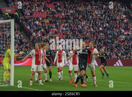 Amsterdam, Niederlande. Februar 2025. Johan Cruijff Arena, 8. Februar 2025 Corner während des Azerion Vrouwen Eredivisie Spiels zwischen Ajax und Feyenoord in der Amsterdam Johan Cruijff Arena, Niederlande. (Arne van der Ben/SPP) Credit: SPP Sport Press Photo. /Alamy Live News Stockfoto