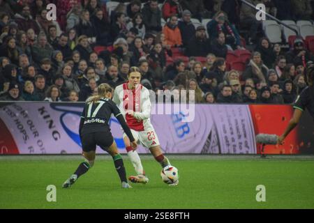 Amsterdam, Niederlande. Februar 2025. Johan Cruijff Arena, 8. Februar 2025 Lotte Keukelaar (23 Ajax) während des Azerion Vrouwen Eredivisie Spiels zwischen Ajax und Feyenoord in der Amsterdam Johan Cruijff Arena, Niederlande. (Arne van der Ben/SPP) Credit: SPP Sport Press Photo. /Alamy Live News Stockfoto