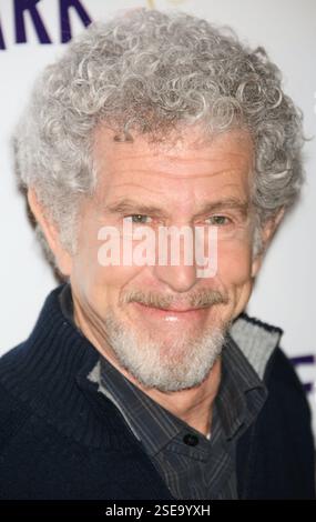 Tony Roberts bei Photo Call für die Besetzung von Neil Simons „Barefoot in the Park“ am 12. Januar 2006 im Second Stage Theatre in New York City. Foto: Henry McGee/MediaPunch Stockfoto