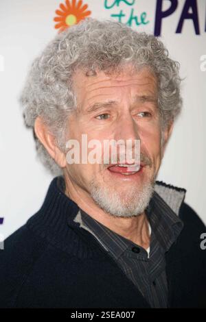 Tony Roberts bei Photo Call für die Besetzung von Neil Simons „Barefoot in the Park“ am 12. Januar 2006 im Second Stage Theatre in New York City. Foto: Henry McGee/MediaPunch Stockfoto