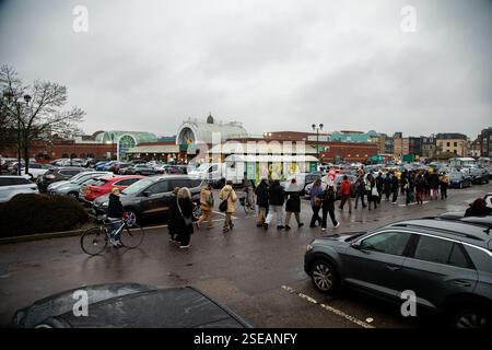 Die Einheimischen protestieren gegen die Entwicklung des Einkaufszentrums Berkeley Homes Aylesham in Peckham, South London Stockfoto