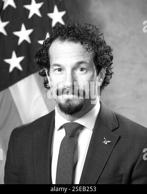 Brian Driscoll vom FBI wurde zum stellvertretenden Direktor der Bundesbehörde ernannt. Mr. Driscoll trat 2007 als Special Agent beim FBI ein. Er wurde zunächst dem New York Field Office zugeteilt, wo er sich mit organisierter Kriminalität beschäftigte und später Mitglied der SWAT wurde. Im März 2011 wurde Herr Driscoll als Operator für die HRT des FBI ausgewählt. Schließlich wurde er Leiter des HRT-Teams, verantwortlich für die Planung und Ausführung taktischer Lösungen zur Förderung des globalen FBI-Betriebs. Stockfoto