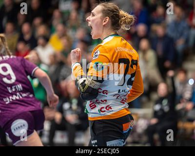 Goeppingen, Deutschland. Februar 2025. Petra Hlogyik (frisch auf Frauen, #72) jubelt lautstark, frisch auf Goeppingen vs. TuS Metzingen, Handball, 1. Bundesliga, Spielzeit 2024/2025, 08.02.2025 Foto: EIBNER/Michael Schmidt Credit: dpa/Alamy Live News Stockfoto