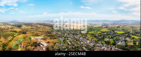 Panoramablick auf Liverpool Plains Quirindi Township in der australischen Landwirtschaftsregion New England. Stockfoto