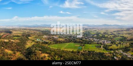 Massives grünes Liverpool Plains Tal rund um Quirindi in Australien - Panoramablick aus der Luft. Stockfoto