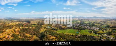 Massives grünes Liverpool Plains Tal rund um Quirindi in Australien - Luftpanorama. Stockfoto
