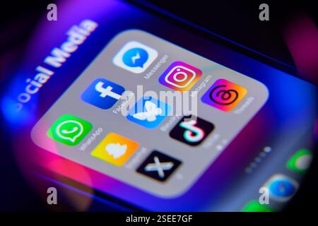 Brüssel, Belgien Februar 2025. Die mobile Instagram-App wird neben anderen Social-Media-Anwendungen angezeigt, wie in dieser Fotoabbildung zu sehen ist. Aufgenommen in Brüssel, Belgien, am 8. Februar 2025. (Jonathan Raa/SIPA USA) *** ausschließlich für redaktionelle Nachrichten *** Credit: SIPA USA/Alamy Live News Stockfoto