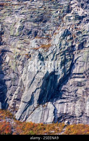Duet Buttress Klettergebiet am Cannon Cliff mit dramatischen Granitformationen im Franconia Notch State Park, New Hampshire. Stockfoto