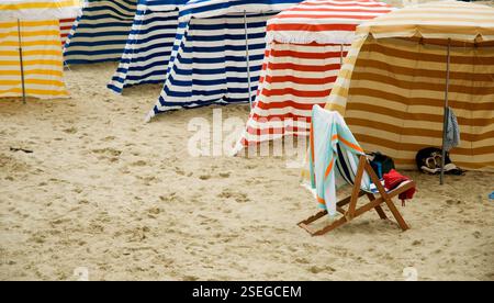 Sonnenschirme in Biarritz Stockfoto