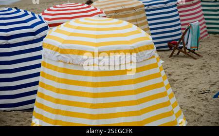 Sonnenschirme in Biarritz Stockfoto