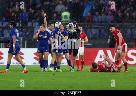 Rom, Italien 08.02.2025: Italien feiert den Sieg beim Guinness Six Nations Rugby-Spiel 2025 zwischen Italien und Wales im Stadio Olimpico. Stockfoto