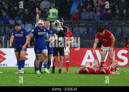 Rom, Italien 08.02.2025: Italien feiert den Sieg beim Guinness Six Nations Rugby-Spiel 2025 zwischen Italien und Wales im Stadio Olimpico. Stockfoto
