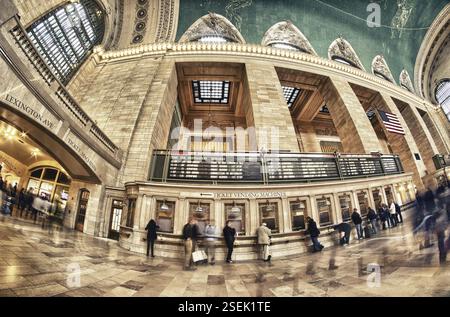 NEW YORK CITY - 18. März: Innenraum der Grand Central Station am 18. März 2011 in New York City, NY. Das Terminal ist der größte Bahnhof des Wor Stockfoto